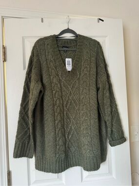 NWT Torrid  Olive Cable Knit V-Neck Sweater Sz 0